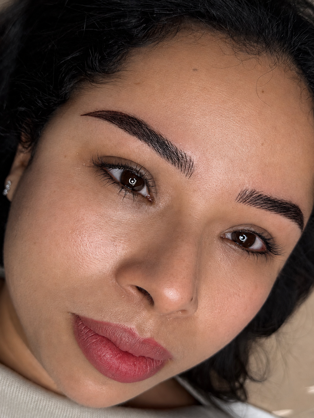 Microblading poil à poil réalisé chez Mademoiselle Eyes